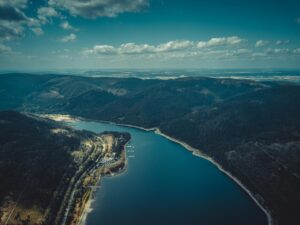 A breathtaking aerial image showcasing mountains and a reservoir in Harz, Germany.